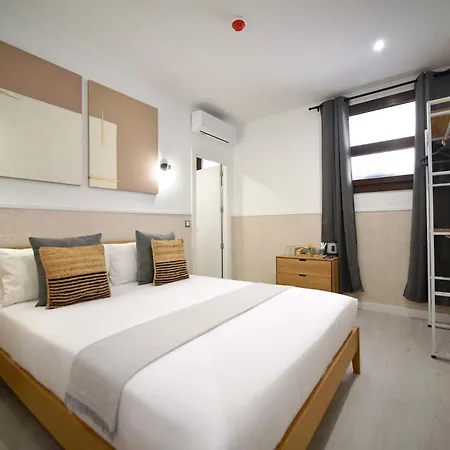 Dobo Azacanes ホテル